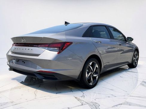 Used 2023 Hyundai Elantra SEL w/ Convenience Package FWD image 3