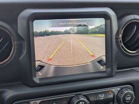 Used 2021 Jeep Gladiator Overland AWD/4WD image 23