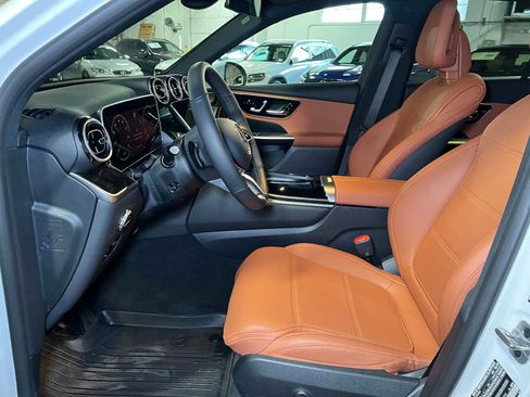 Used 2025 Mercedes-Benz GLC 300 GLC 300 image 24