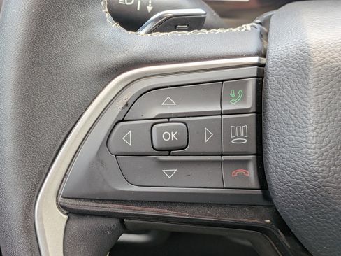 Used 2023 Jeep Grand Cherokee L Laredo AWD/4WD image 25