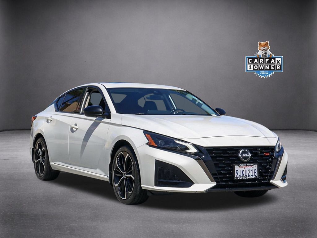 Used 2023 Nissan Altima 2.5 SR w/ SR Premium Package FWD image 2