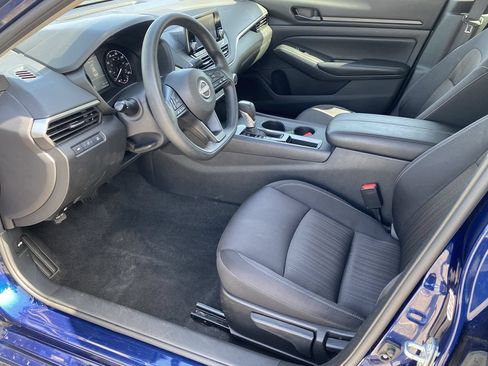 Used 2024 Nissan Altima 2.5 S FWD image 9