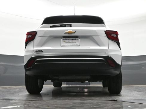 Certified 2025 Chevrolet Trax LS w/ LS Convenience Package FWD image 27