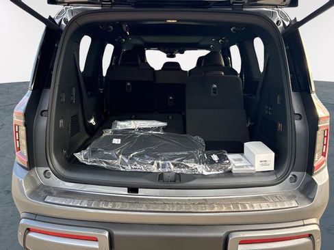 New 2026 Nissan Armada Platinum RWD image 9