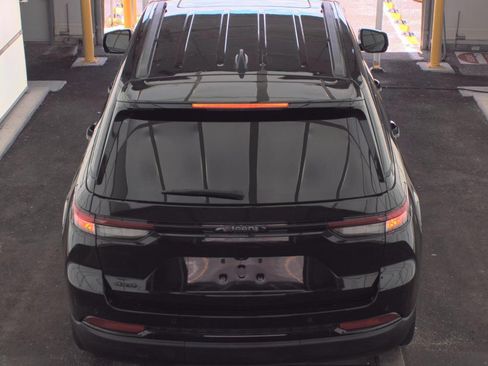 Used 2024 Jeep Grand Cherokee Altitude AWD/4WD image 5