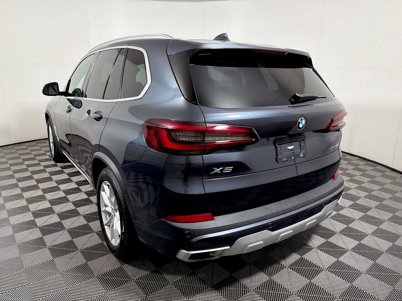 Used 2022 BMW X5 xDrive40i w/ Premium Package AWD/4WD image 5