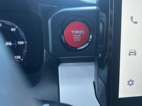 Certified 2024 Toyota Tacoma TRD Off-Road image 17