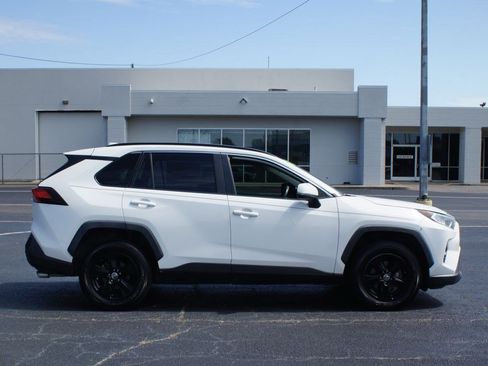 Used 2019 Toyota RAV4 XLE w/ Convenience Package FWD image 21