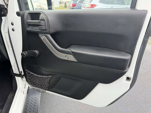 Used 2015 Jeep Wrangler Unlimited Sport w/ Max Tow Package image 10