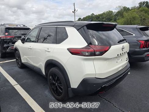 Used 2023 Nissan Rogue SV w/ SV Premium B Package FWD image 2