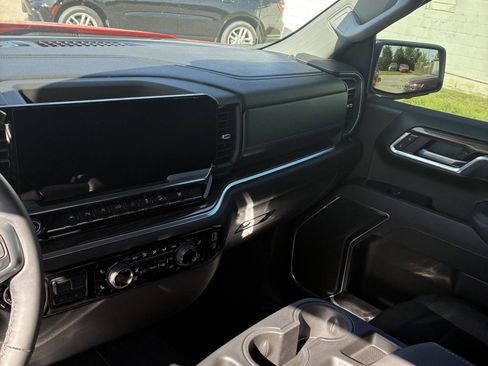Used 2025 Chevrolet Silverado 1500 LT AWD/4WD image 5
