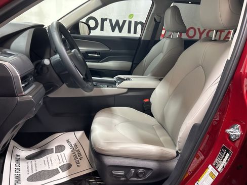 Used 2025 Toyota Grand Highlander AWD Hybrid image 29