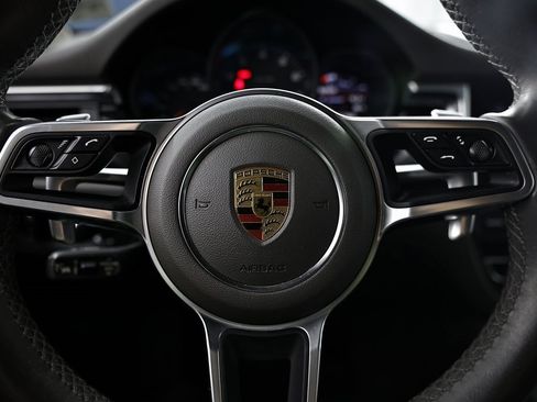 Used 2021 Porsche Macan image 34