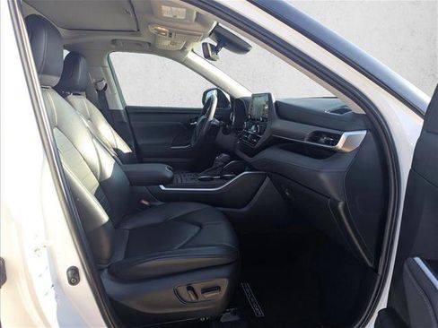 Used 2022 Toyota Highlander XLE image 21