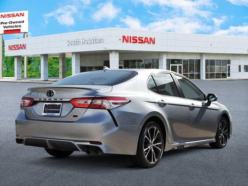 Used 2020 Toyota Camry SE image 4