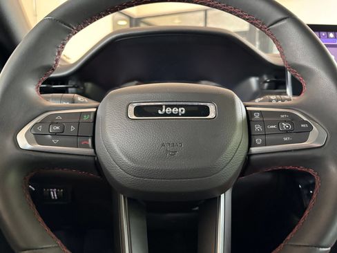 Used 2025 Jeep Compass Trailhawk AWD/4WD image 27