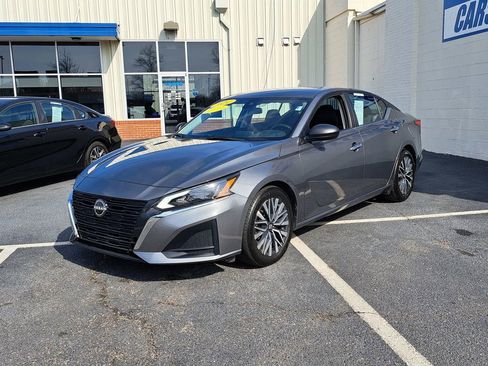 Used 2024 Nissan Altima 2.5 SV image 3