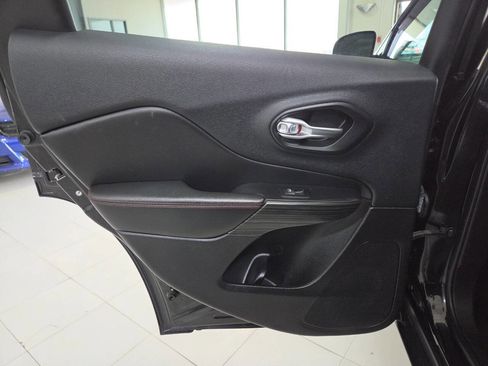 Used 2015 Jeep Cherokee Trailhawk image 19