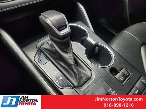 Used 2020 Toyota Highlander XLE FWD image 21