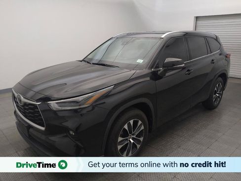 Used 2021 Toyota Highlander XLE FWD image 1