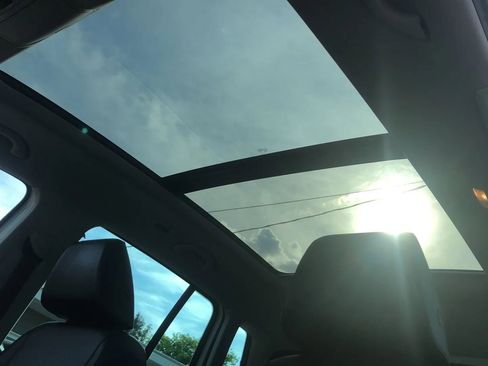 Used 2015 Volkswagen Tiguan SEL image 29