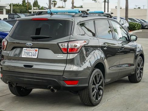 Used 2017 Ford Escape SE w/ Equipment Group 201A FWD image 5