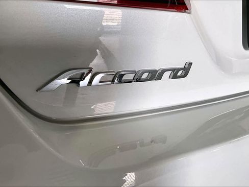 Used 2017 Honda Accord Sport image 9