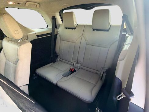 Used 2018 Land Rover Discovery HSE AWD/4WD image 31