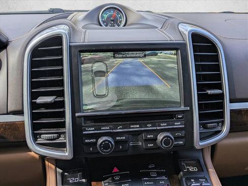 Used 2014 Porsche Cayenne Turbo image 12
