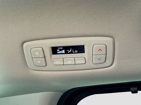 Certified 2023 Kia Carnival SX FWD image 29