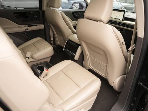 Used 2022 Lincoln Aviator Reserve w/ Elements Package Plus image 17