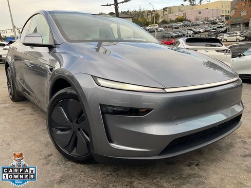 Used 2026 Tesla Model Y Long Range AWD/4WD image 1
