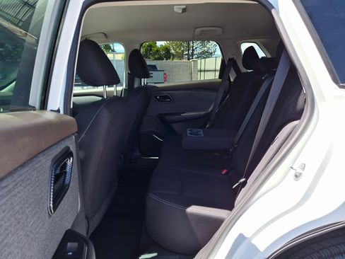 Used 2023 Nissan Rogue S AWD/4WD image 32