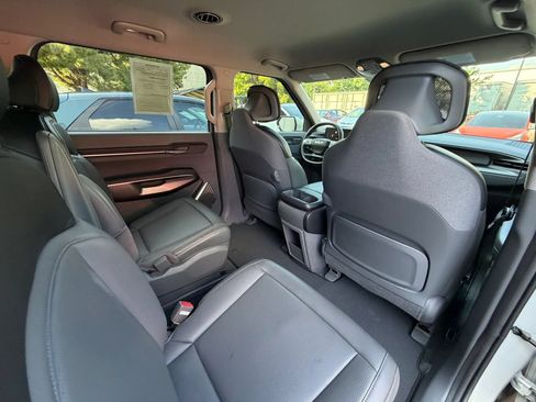 Used 2024 Kia EV9 Light Long Range RWD image 20