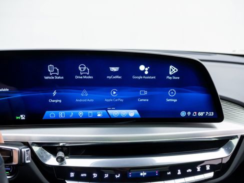 Certified 2025 Cadillac Lyriq Luxury w/ LPO, Floor Liner Package AWD/4WD image 28