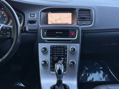 Used 2017 Volvo S60 T5 Inscription image 31