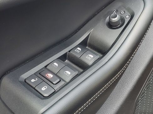 Used 2024 Jeep Grand Cherokee Altitude AWD/4WD image 9