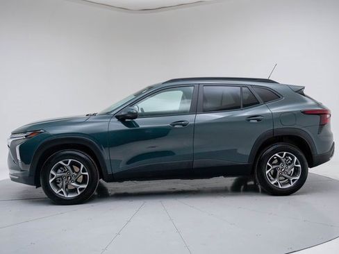 Used 2025 Chevrolet Trax LT w/ Driver Confidence Package image 2