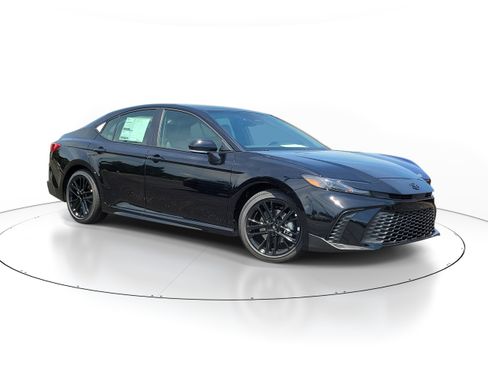 New 2026 Toyota Camry SE FWD image 1