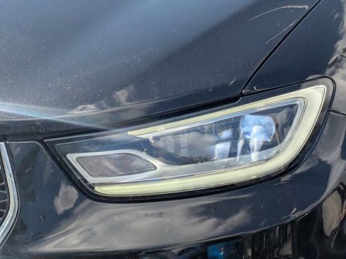 Used 2024 Chrysler Pacifica Limited FWD image 9