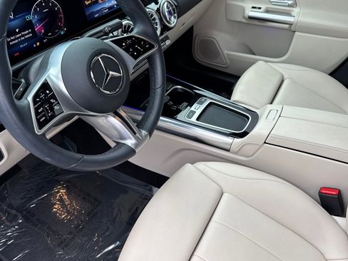 Used 2024 Mercedes-Benz GLA 250 4MATIC image 9