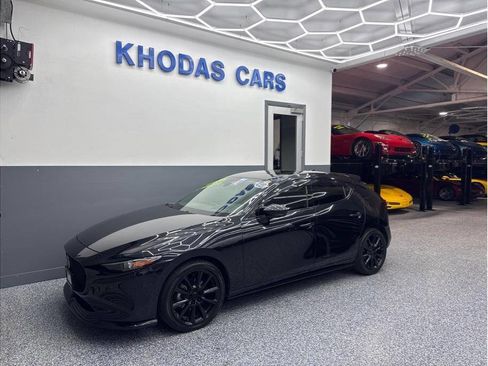 Used 2021 MAZDA MAZDA3 Hatchback w/Premium Plus Pkg image 2