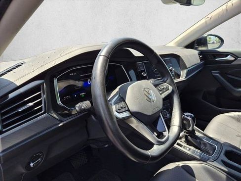 Used 2023 Volkswagen Jetta SE w/ Panoramic Sunroof Package FWD image 9