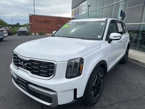 Certified 2023 Kia Telluride S w/ S Sunroof Package AWD/4WD image 4