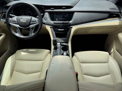 Used 2018 Cadillac XT5 FWD image 17