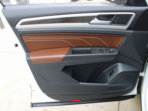 Certified 2022 Volkswagen Atlas SE image 9