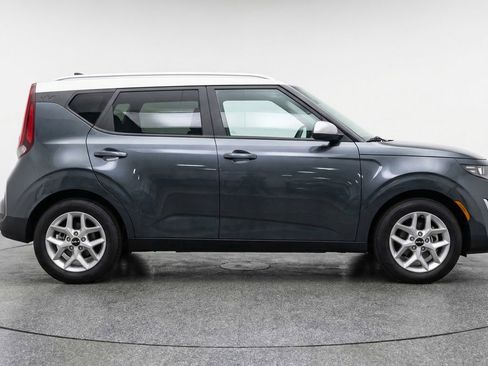 Used 2025 Kia Soul LX w/ LX Technology Package FWD image 11