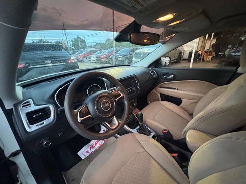 Used 2018 Jeep Compass Sport image 9