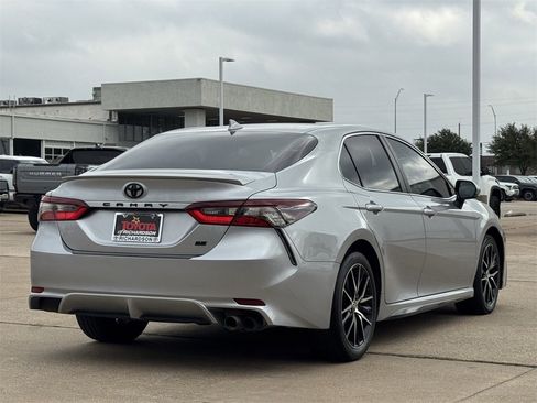 Used 2024 Toyota Camry SE image 4