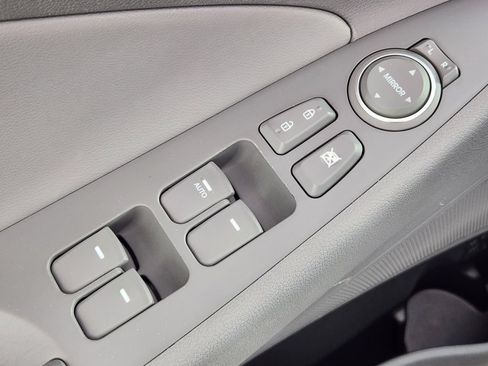 Used 2013 Hyundai Sonata SE w/ Navigation & Sunroof Pkg FWD image 17
